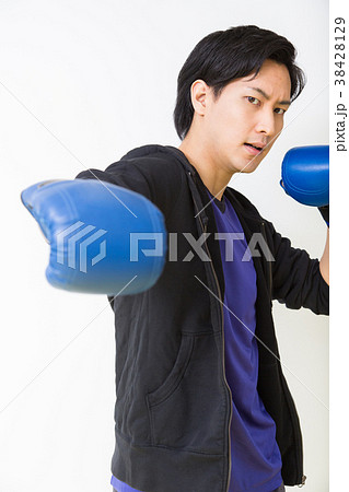 若い男性（ボクシング） 38428129