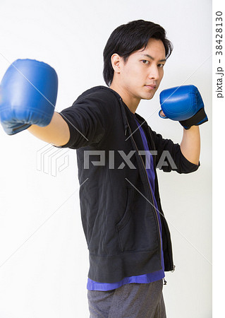 若い男性（ボクシング） 38428130