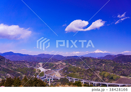 【静岡県】新東名高速道路新清水JCTと富士山 【静岡県】新東名高速道路新清水JCTと富士山 38428166