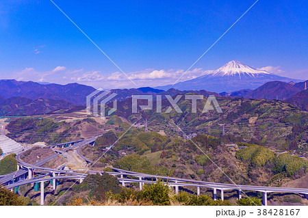 【静岡県】新東名高速道路新清水JCTと富士山 38428167