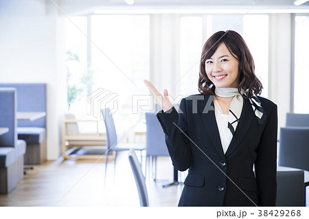 ビジネス オフィス 女性 ビジネスマン ビジネス オフィス 女性 ビジネスマン 38429268