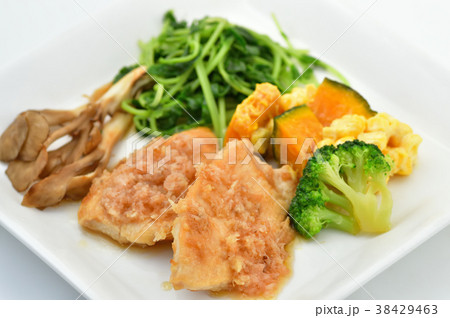 チキンソテー生姜ソース チキンソテー生姜ソース 38429463