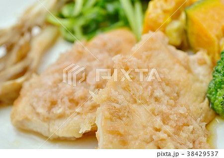 チキンソテー生姜ソース 38429537