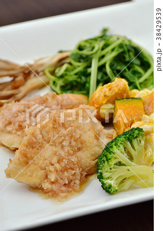 チキンソテー生姜ソース 38429539