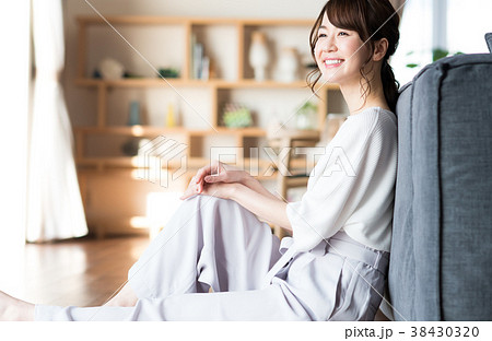 若い女性 38430320