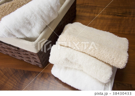 籠に入ったタオルのイメージ 38430433