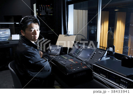スタジオ　音響　音楽　音響技師　ミキサー　劇場　裏方 38433941