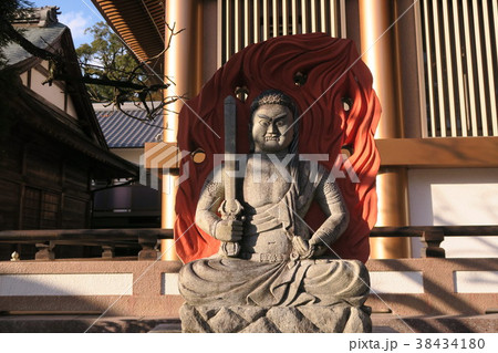【四国八十八ヶ所】第三十番 善楽寺 夕日に映えるお不動さん 高知県高知市 【四国八十八ヶ所】第三十番 善楽寺 夕日に映えるお不動さん 高知県高知市 38434180