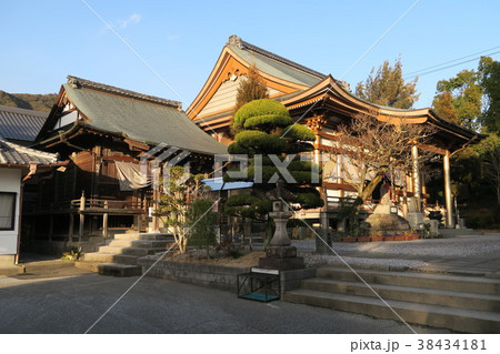 【四国八十八ヶ所】第三十番　善楽寺　夕日に染まる境内　高知県高知市 38434181