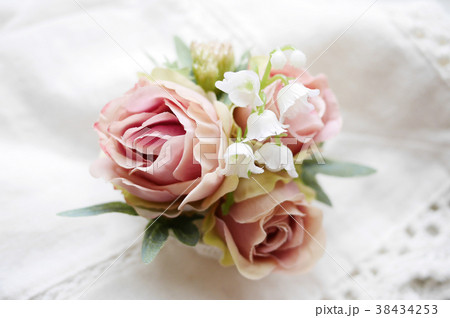 コサージュ　フラワーアレンジメント 38434253