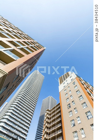タワーマンションと青空のスペース タワーマンションと青空のスペース 38434510
