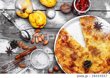 Homemade cake in a rustic style 38434937