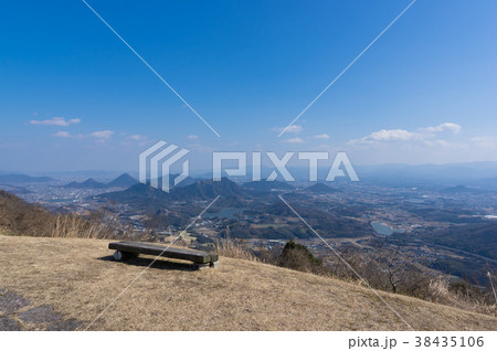 城山山頂より府中湖方面を撮影(香川県坂出市) 38435106