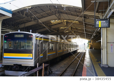 2月　横浜174鶴見線鶴見駅・205系1100番台電車 38435455