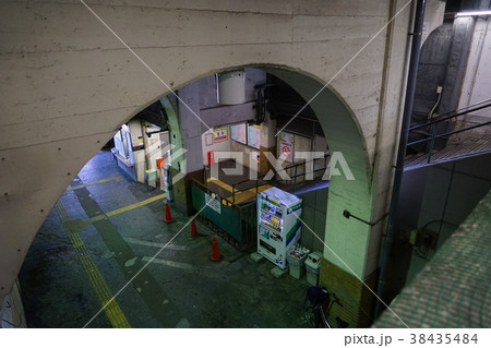 2月　横浜194鶴見線国道駅無人改札口 38435484