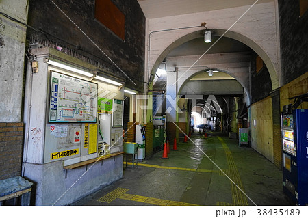 2月　横浜199鶴見線国道駅前高架下通路 38435489