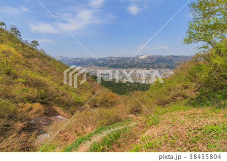 春の坂戸山から見た風景 38435804