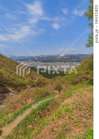 春の坂戸山から見た風景 38435805