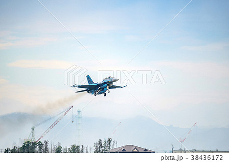 離陸するF-2戦闘機 離陸するF-2戦闘機 38436172