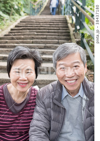 old couple smile happily 38437180