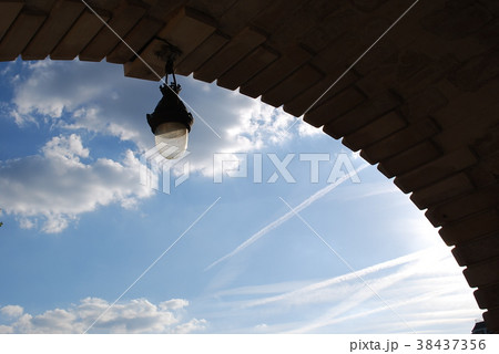 ランタンとひこうき雲 38437356