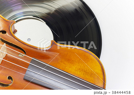 バイオリンとレコード盤 38444458