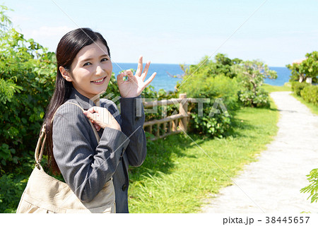 笑顔のビジネスウーマン 38445657