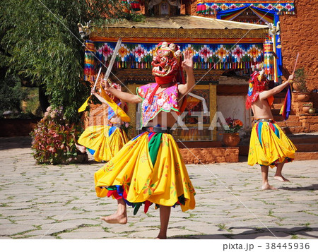 ブータン　デチェンプ・ラカン　ツェチュ祭 38445936
