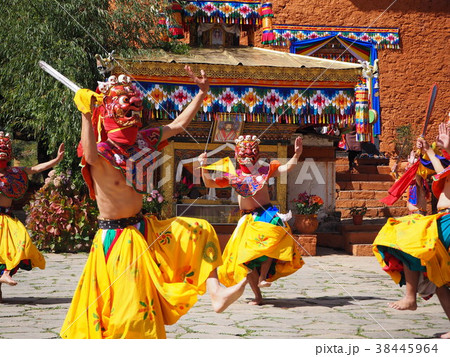 ブータン　デチェンプ・ラカン　ツェチュ祭 38445964