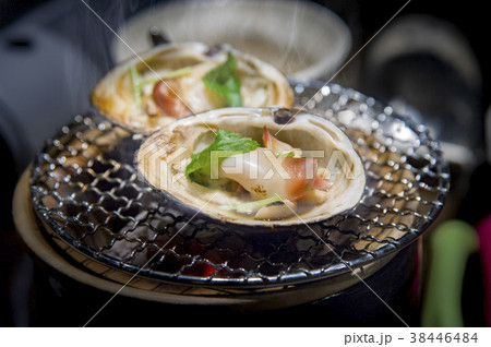 ホッキ貝の網焼きの写真素材