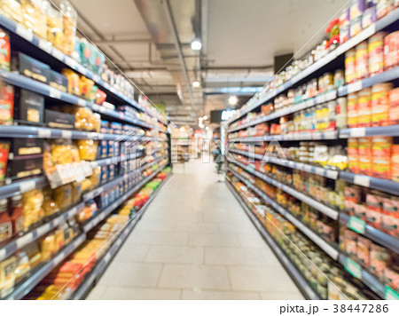 blurred supermarket aisle - Stock Photo [38447286] - PIXTA