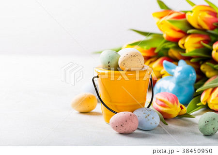 Easter composition with quail eggs and tulips 38450950