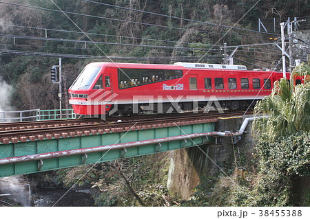 伊豆熱川駅を出発する「キンメ電車」 38455388