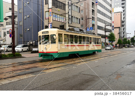 富山地方鉄道の路面電車 38456017
