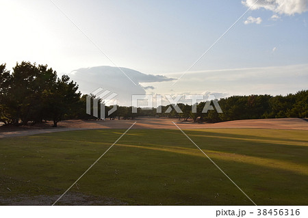 冬のゴルフ場 38456316