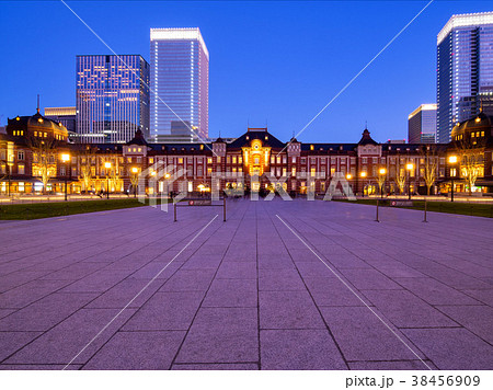 ライトアップされた東京駅　正面 38456909