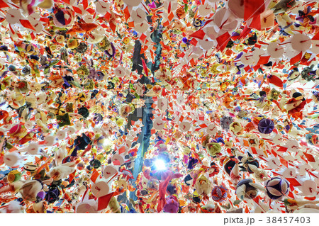 天井から吊るす雛人形 38457403