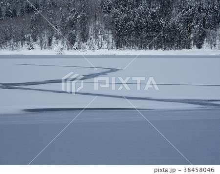 凍結する青木湖 凍結する青木湖 38458046
