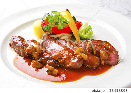 たっぷりソースのステーキ たっぷりソースのステーキ 38458393