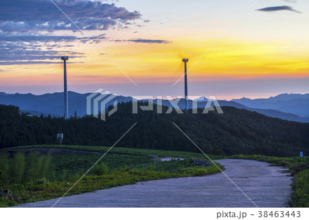 夕焼け タービン 風景 38463443