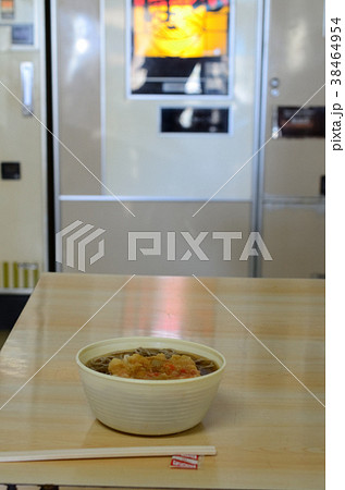 懐かしの自販機、うどん・そば自販機。天ぷらそば 38464954