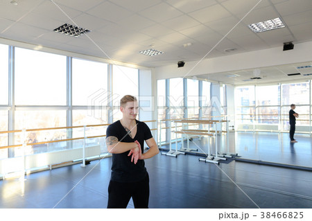 Sport dancer shooting video about training for 38466825