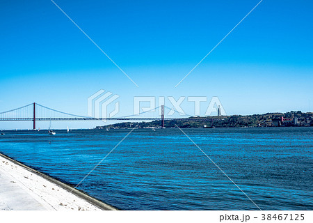 リスボンの4月25日橋 リスボンの4月25日橋 38467125