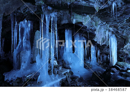 新滝の祠の氷柱 38468587