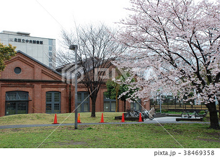 北区の中央図書館 38469358