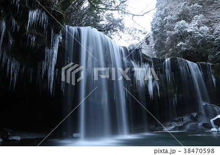 雪の鍋ヶ滝 38470598
