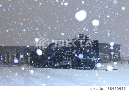 雪の豊後の森機関庫 38470956