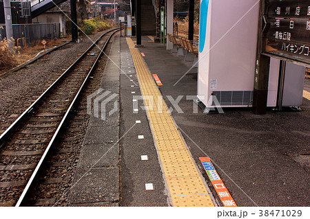 青梅線宮ノ原駅のプラットホーム(4) 青梅線宮ノ原駅のプラットホーム(4) 38471029
