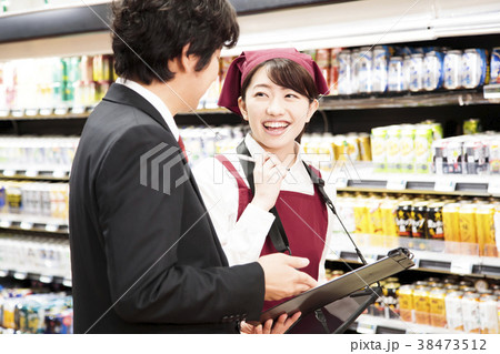 スーパー　スーパーマーケット　店員　スタッフ 38473512