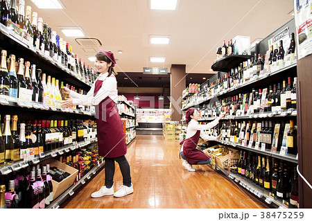 スーパー　スーパーマーケット　店員　スタッフ 38475259
